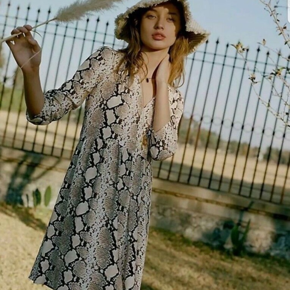 Maeve by Anthropologie Juno Snakeskin V-neck dress - Picture 10 of 10